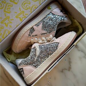 Golden Goose
Girl's Ballstar Leather Glitter Sneakers, Toddlers/Kids

Size 32